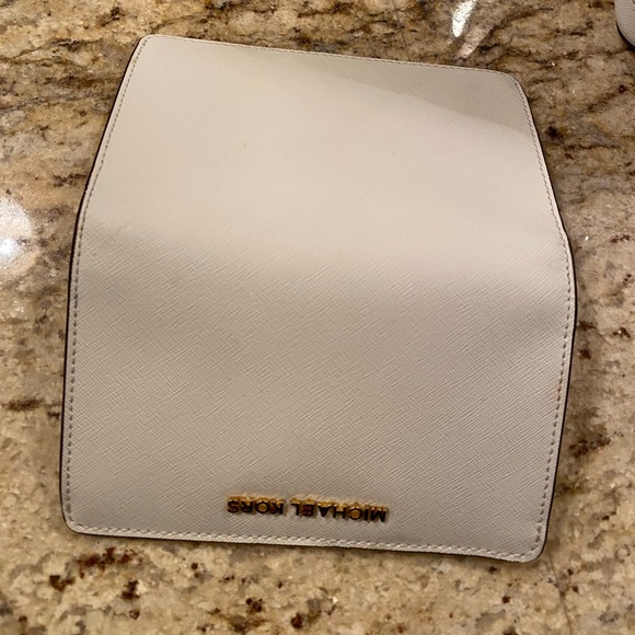 MICHAEL KORS DESIGNER HANDBAG WITH MATCHING WALLET - Picture 7 of 8